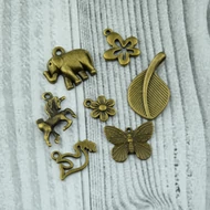 Antik bronz fityegők, charmok, medálok