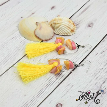 sarga-bojtos-fulbevalo-kagylos